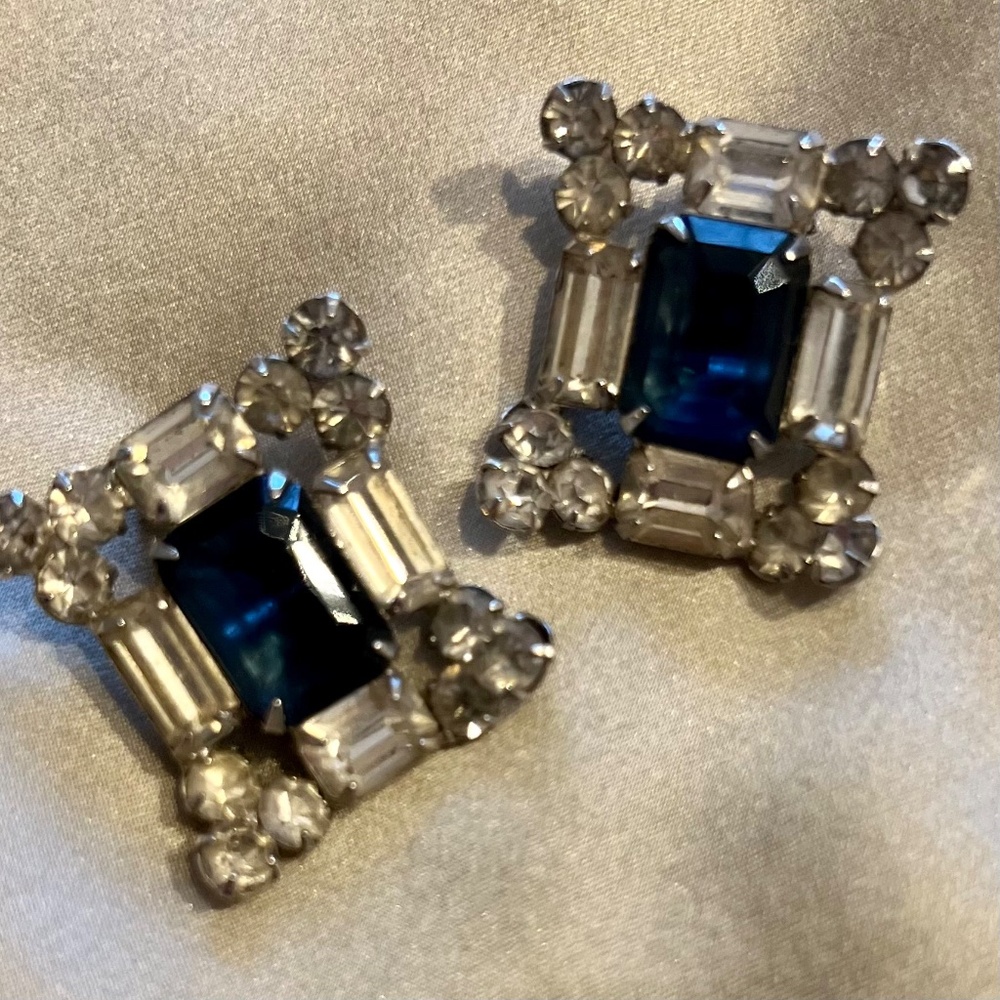 Vintage art deco glamour earrings with clip-on backs. Rare color!